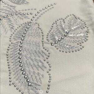 NWT Chicos Silver Embellished Crop So Slimming Girlfriend Slim Leg Sz 1.5 / 10